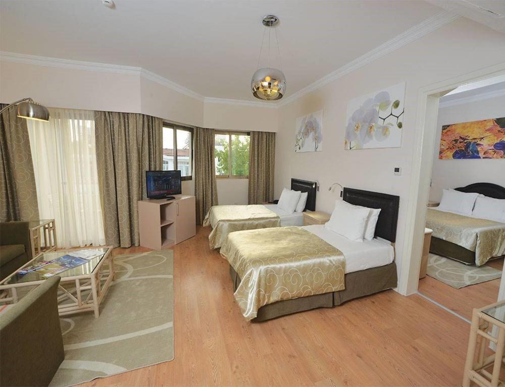 Jasmine Court Hotel Kyrenia  Camera foto